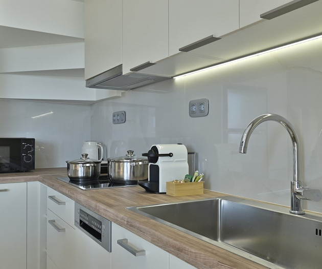 Full kitchen