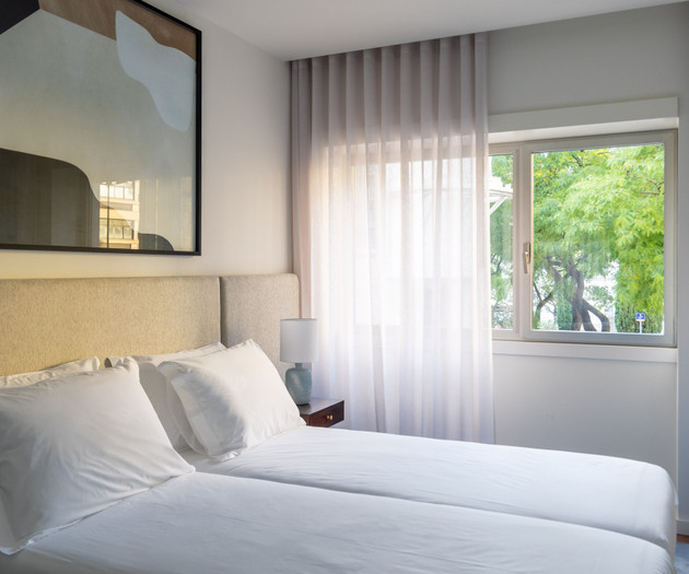 Sophisticated 2-bedroom flat, Ave Novas 4A