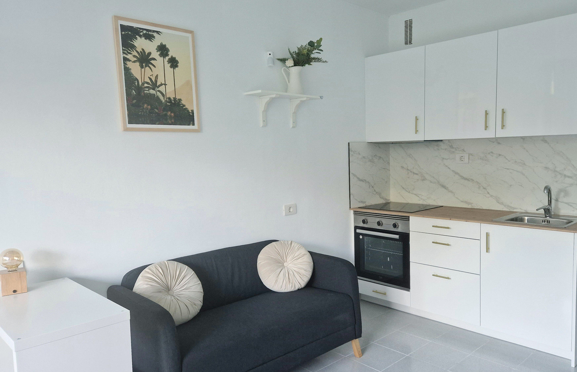 Kitchen and chill zone