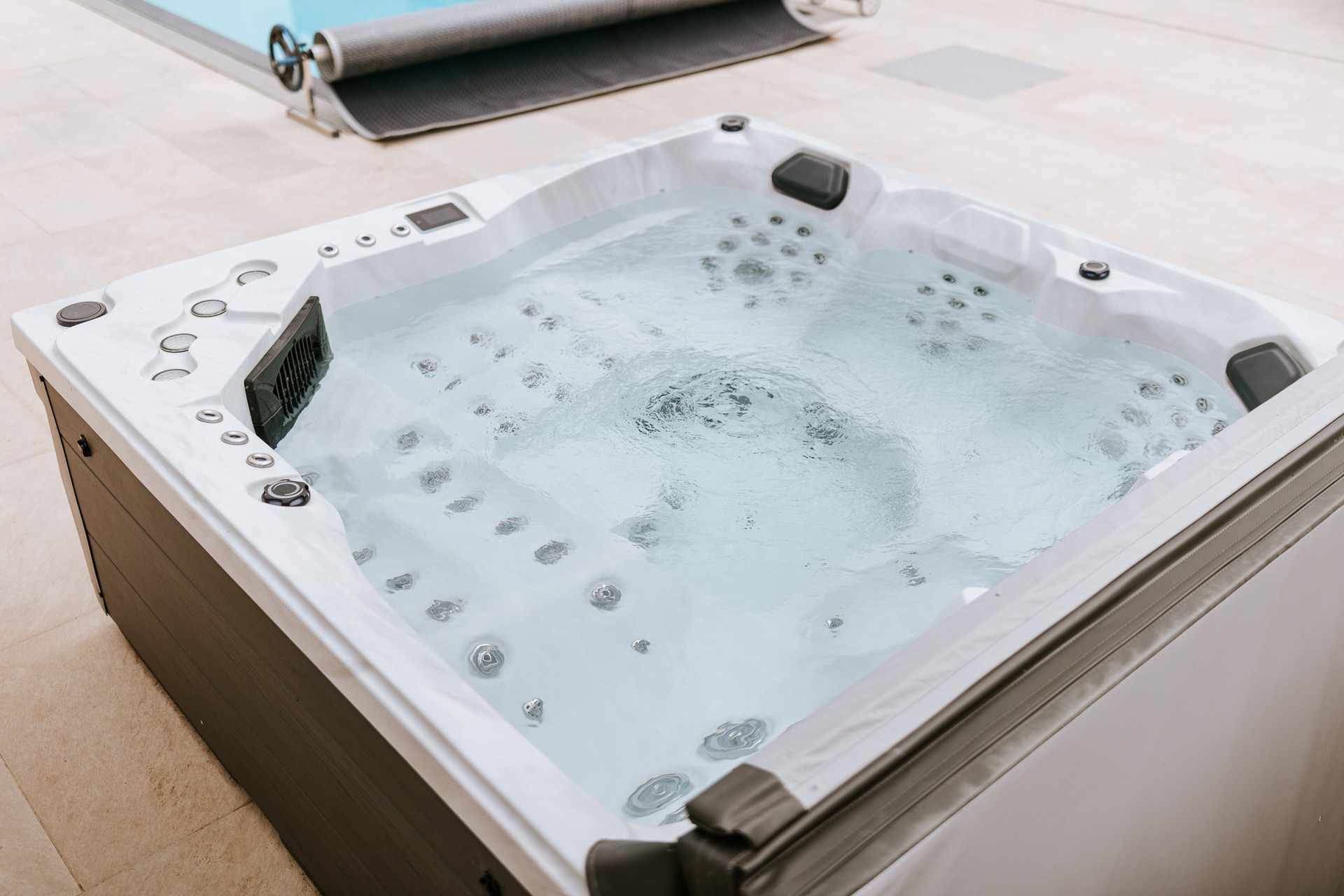 Heated Hot tub outside