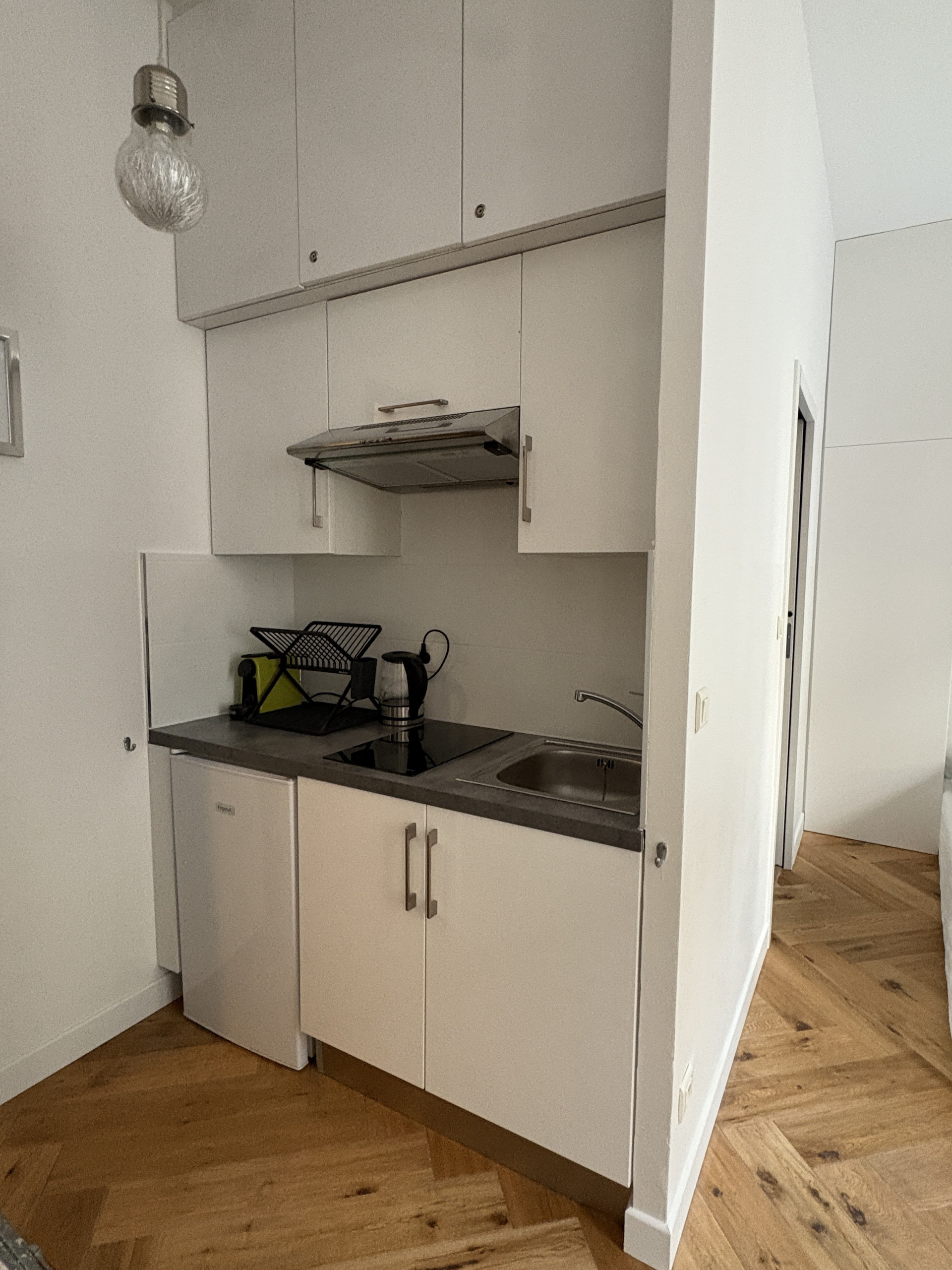 kitchenette fully equipped