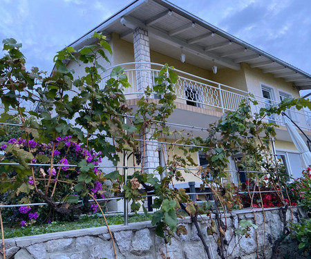 Spacious detached house by the sea