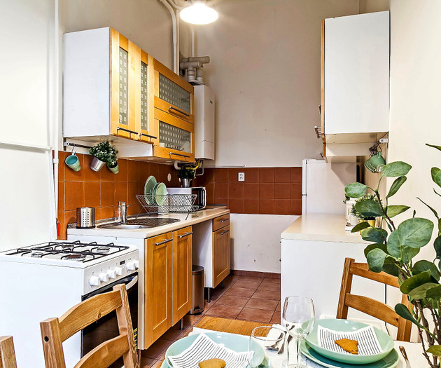 Bright 18 m2 Room in Central Budapest