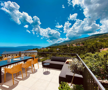 Big Apartment with Terrace and sea view