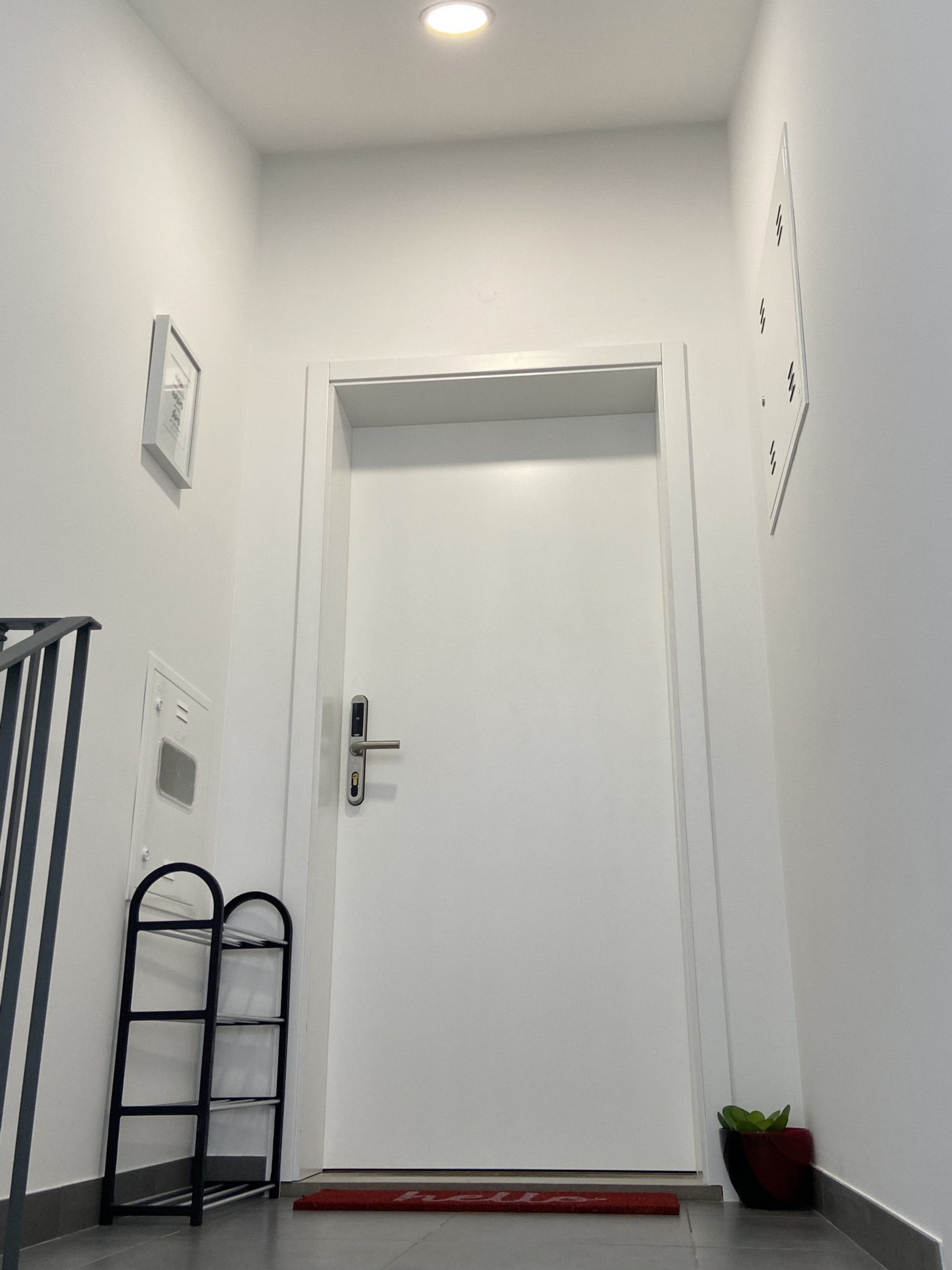 Entrance (room for shoes and jackets)