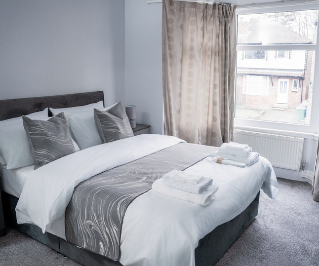 Modern & Spacious 4-Bedroom Residence in Crumpsall