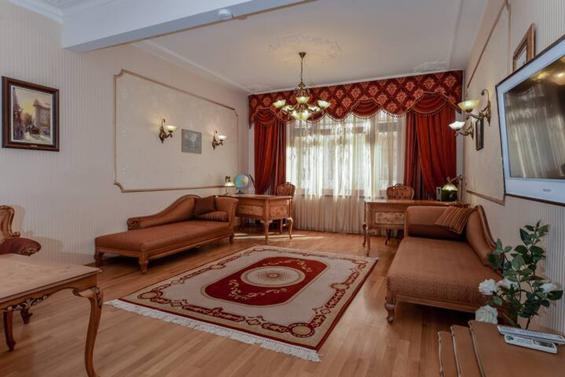 Spacious studio in the heart of the city, right next to Alexander Nevsky Cathedral
