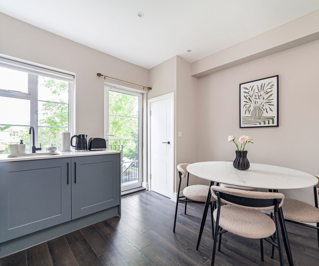 Trendy 2BR 1Bath Flat, 15 Min to Wembley, Sleeps 6