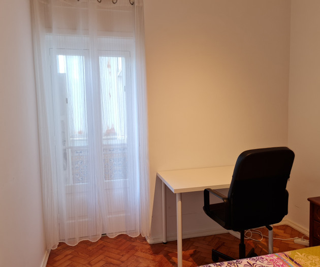Private room for male only in Santa Apolónia