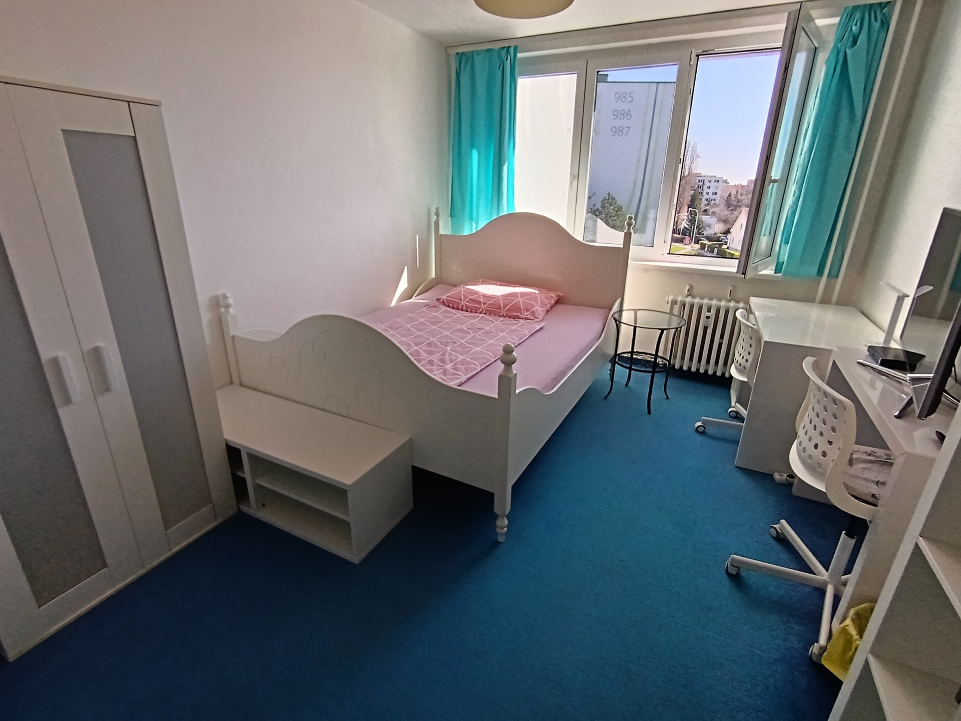 Bedroom with single bed and desk