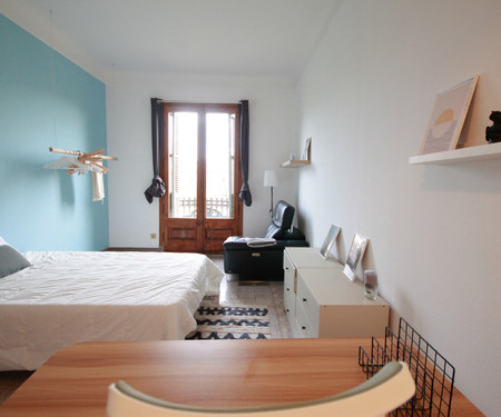 R0302- Room in flat to share in Eixample