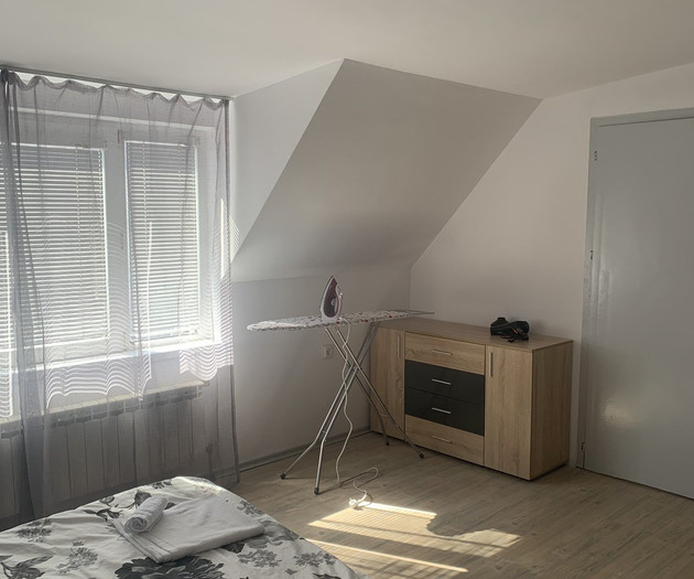Stylish 1BR near Centre