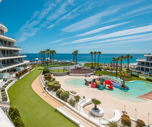 Luxury Beachfront Apt | Heated Pool, Gym & Seaview