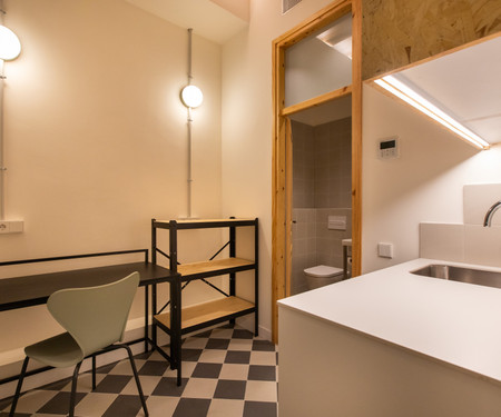 LL111 Pleasant suite in renovated Co-living