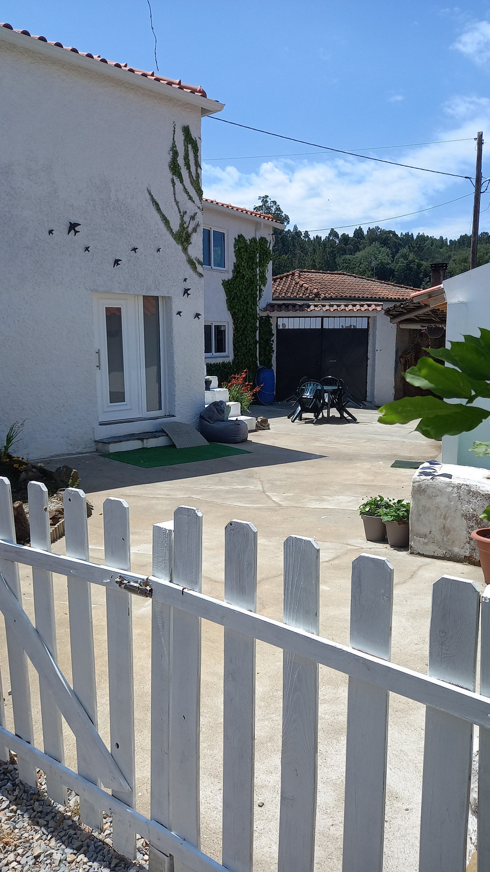 Private room and bathroom near Lousa