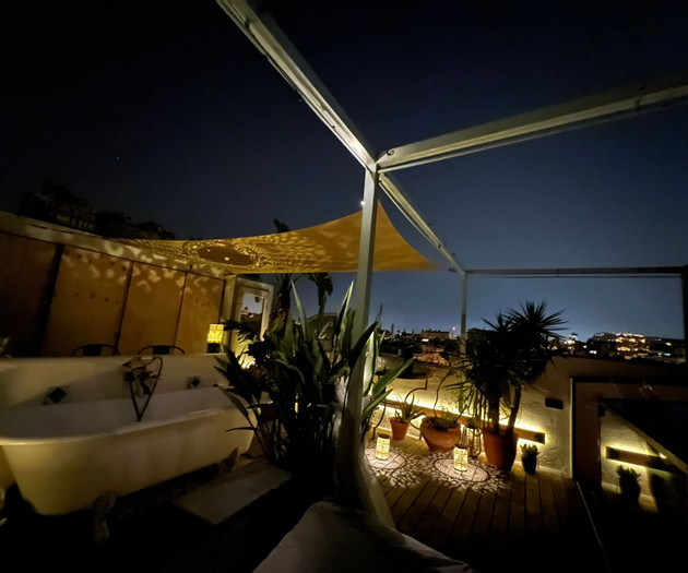 Outdoor Bathtub! Rooftop with Amazing 360° Views