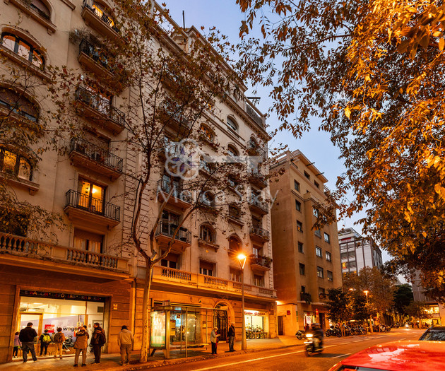 Large & beautiful apartment 4min Passeig de Gràcia