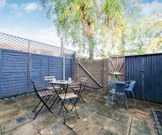 Bright 3 Bed Garden House, Haggerston, Parking