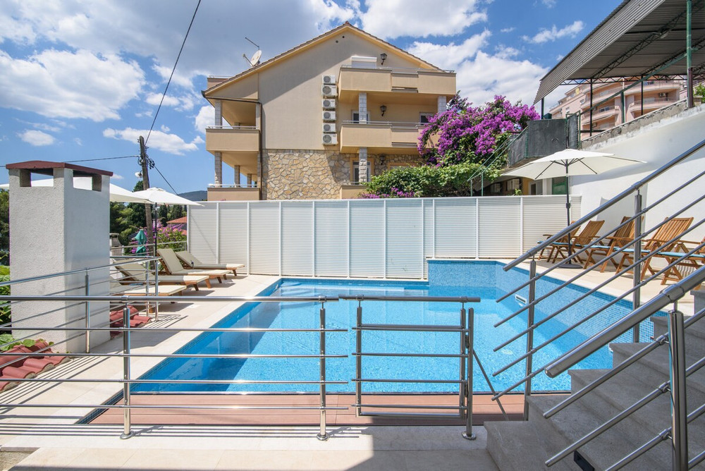 A1 apt w. shared pool & balcony,next to the beach preview