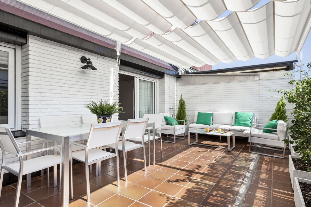 Modern Apartment with Terrace in Sant Gervasi