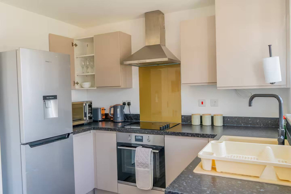 Cozy 3 Bedroom House | Free Parking | Garden preview