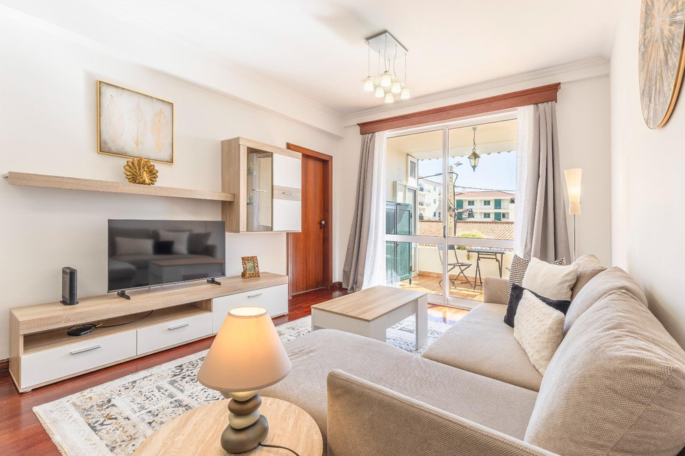 Comfortable 2BR Stay in Central Caniço - Madeira preview