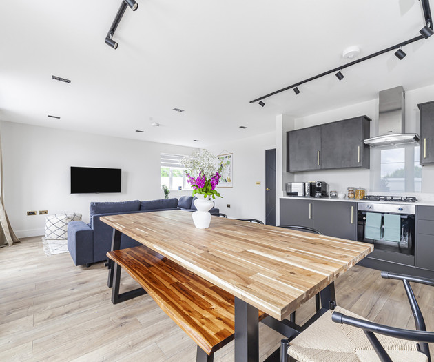 Lux 2BR Penthouse w/ Free Parking Terrace, Wembley