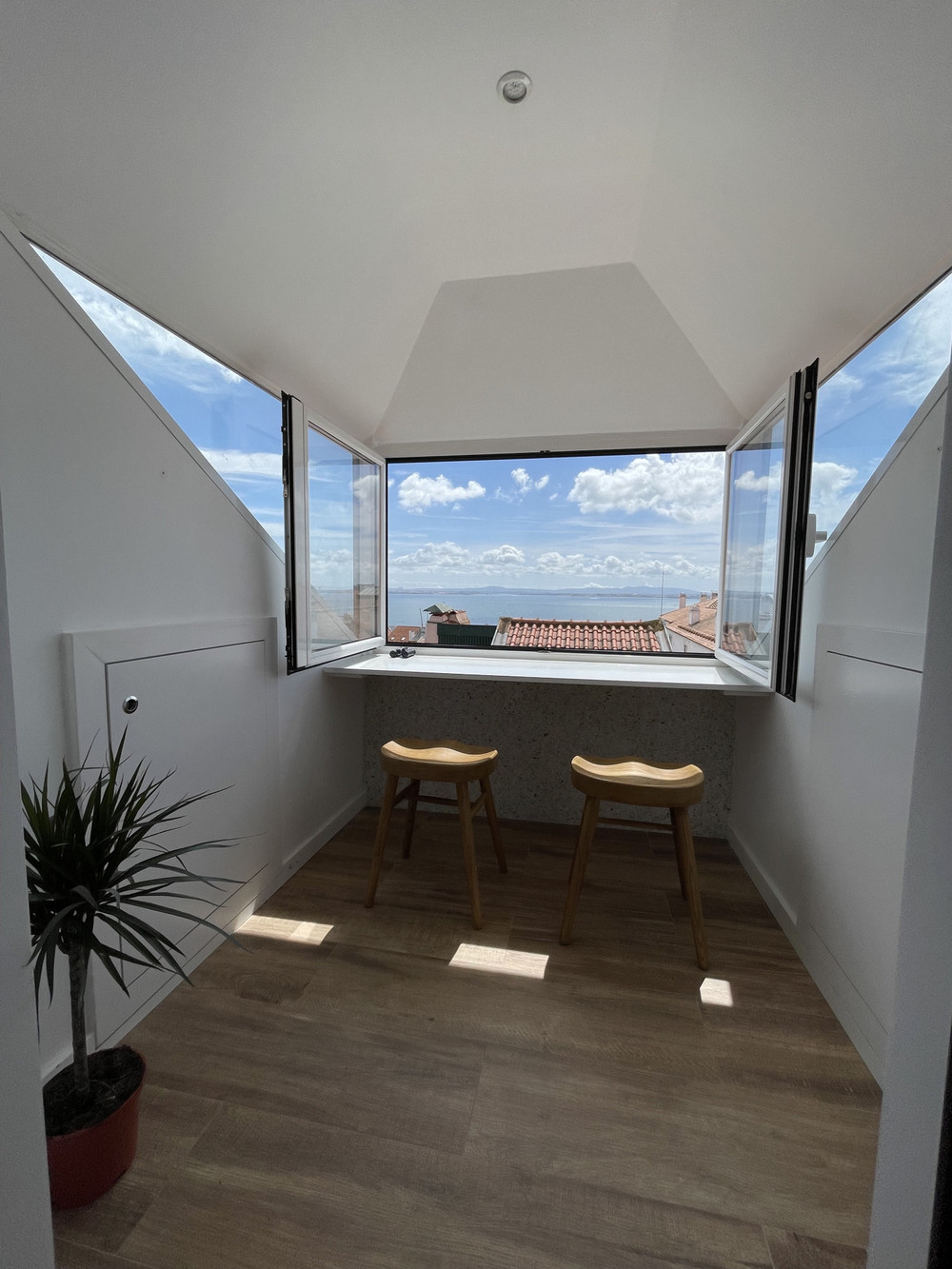 Premium flat with view over Lisboa preview