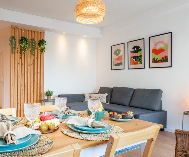 Spacious Modern Flat w/ Balcony