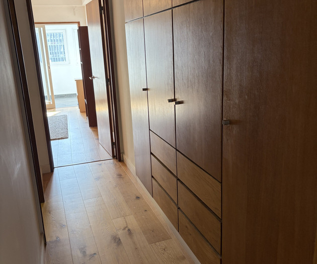 Bright Room with Workspace & Private Bathroom – En
