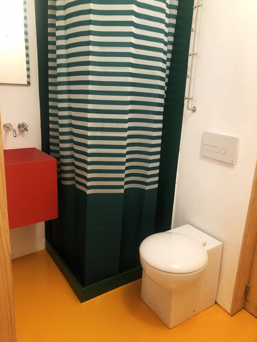 bedroom with private bathroom and patio N.4 preview