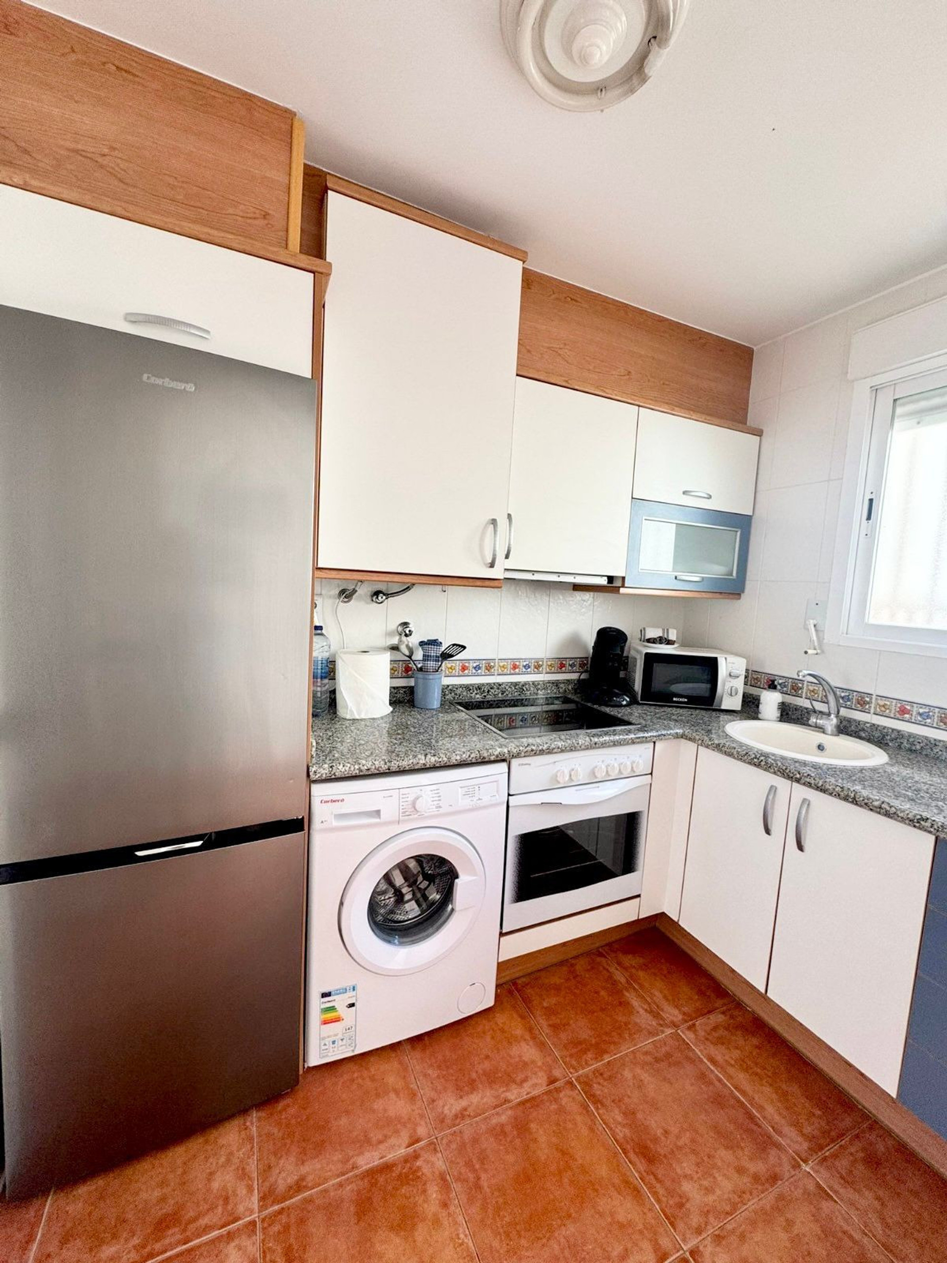 Full kitchen image 2