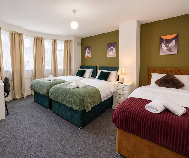 Cozy 4 Bedroom House | Sleeps 10 | Cardiff