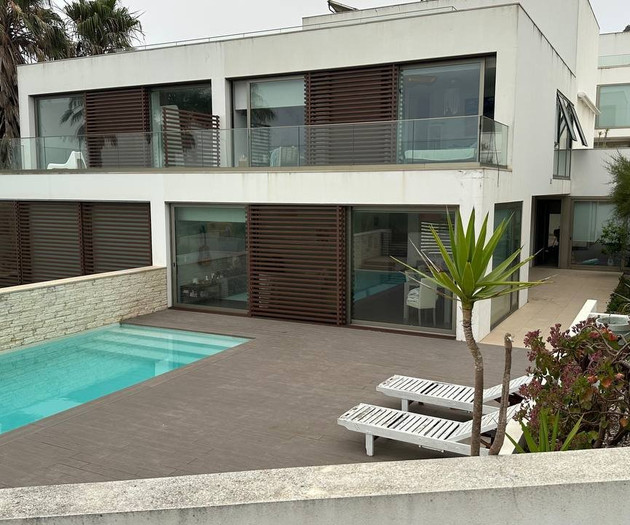 T3 house with swimming pool near the ocean
