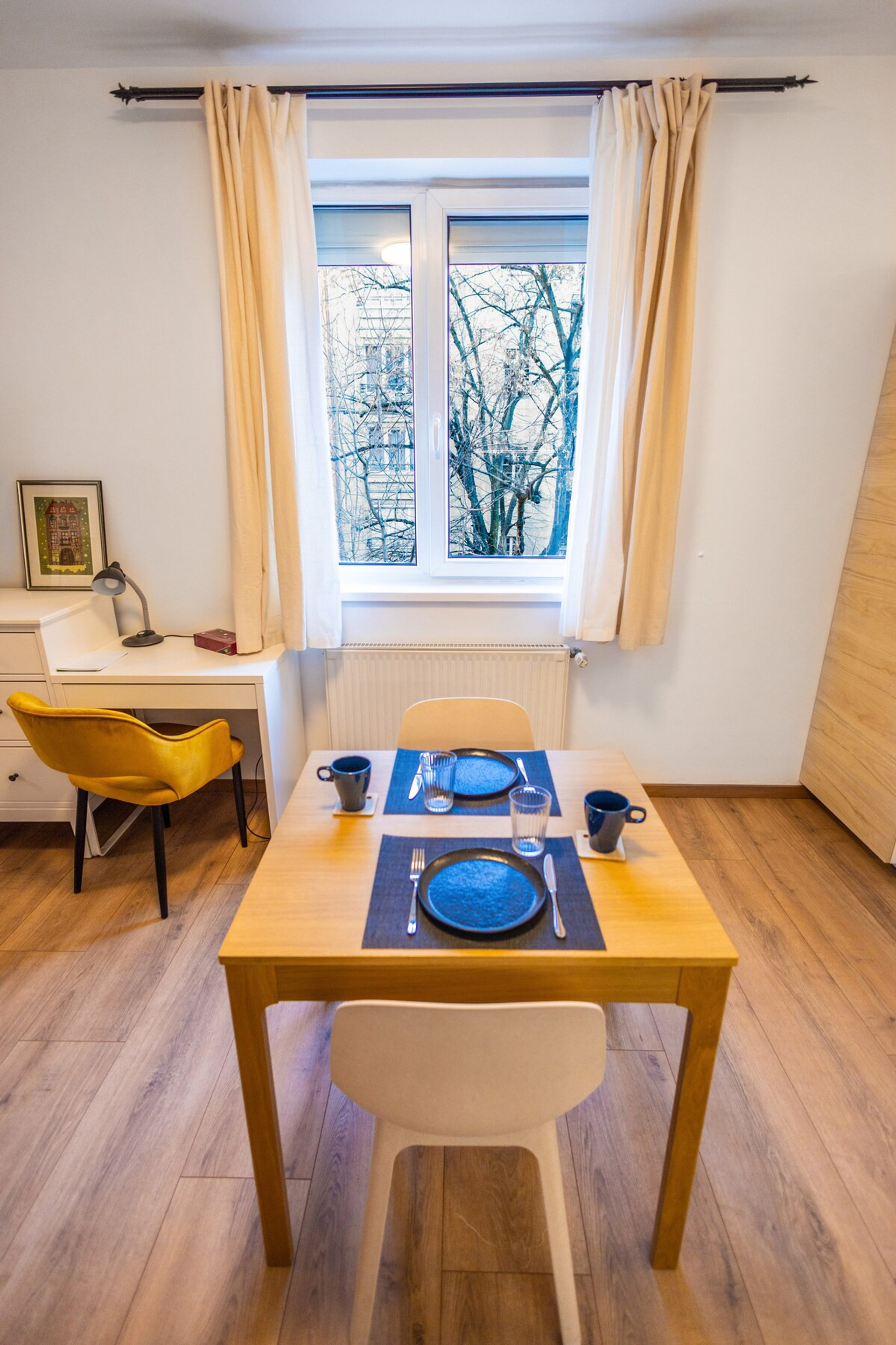 Dining area image 1