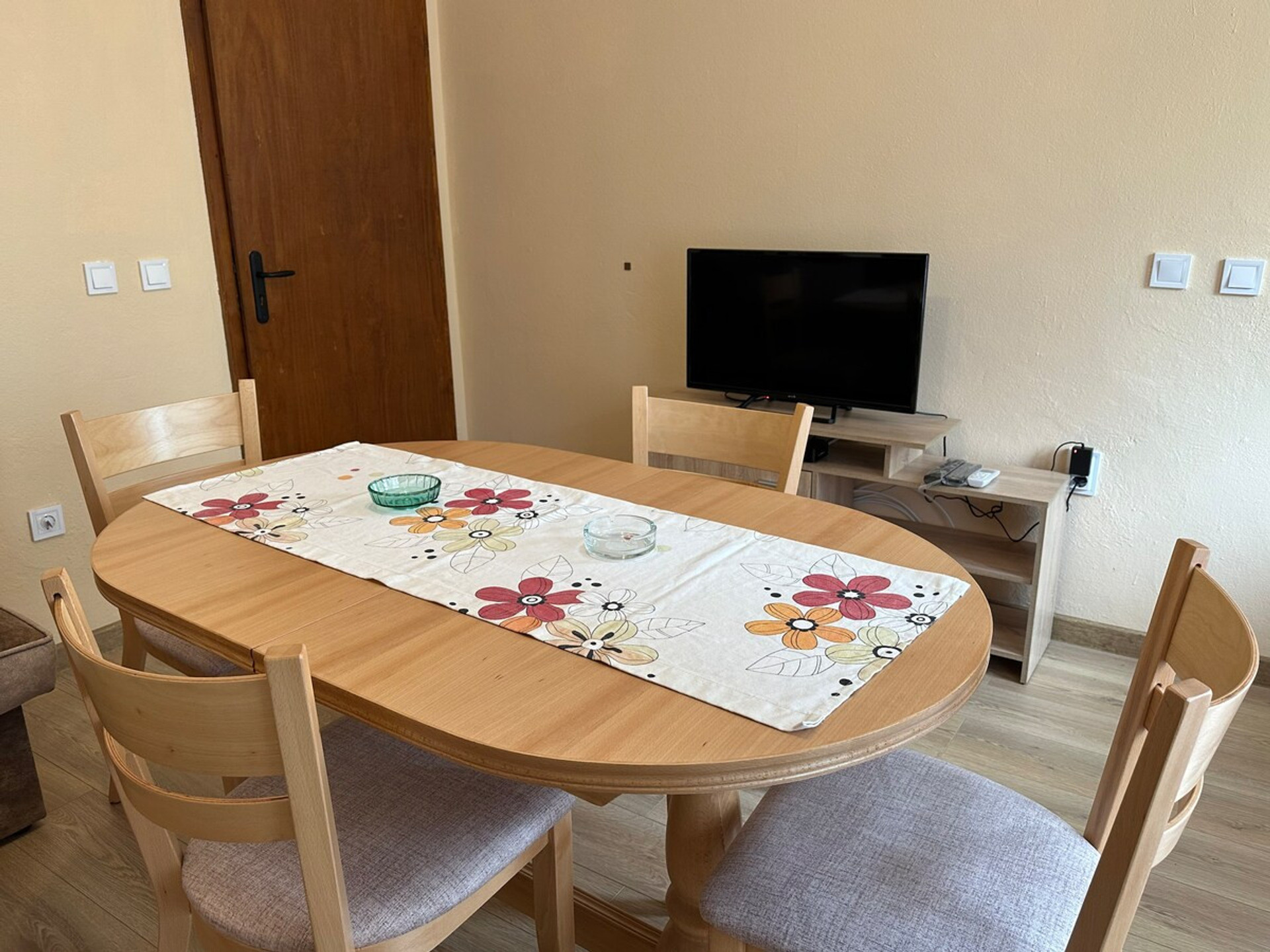Living room image 3