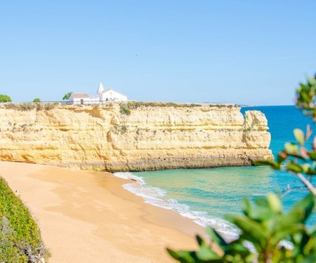 Sunny retreat in the Algarve near amazing beaches