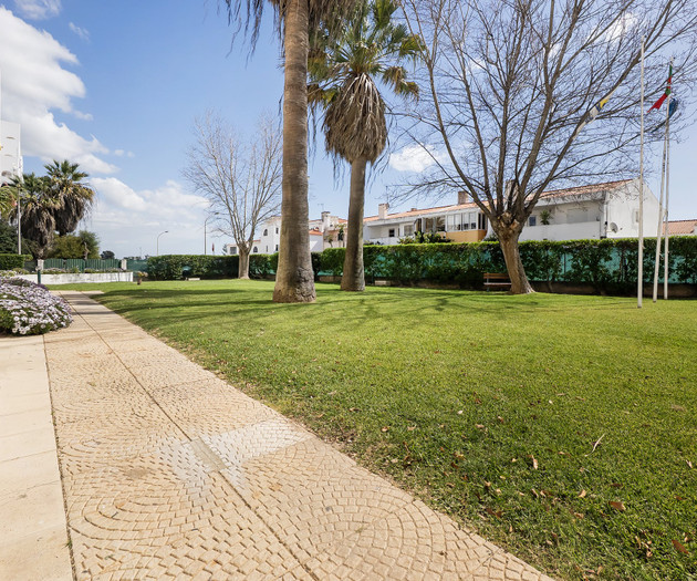 Central Apt with AC,  pool and tennis court