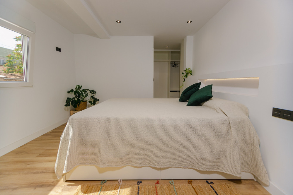 Beautiful Apartment In Central Valencia preview