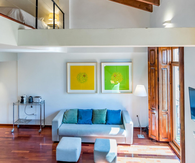 Bright & Cozy Penthouse · Seasonal Rental