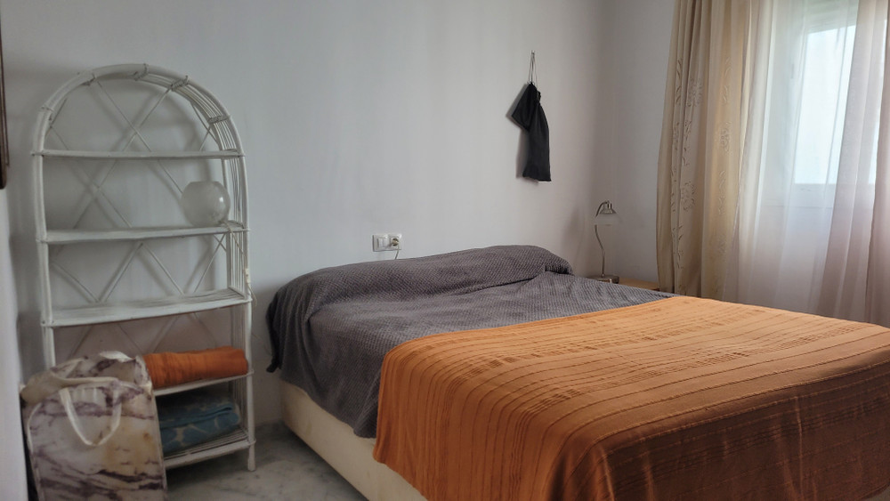 Sl - Double Room next to train station preview