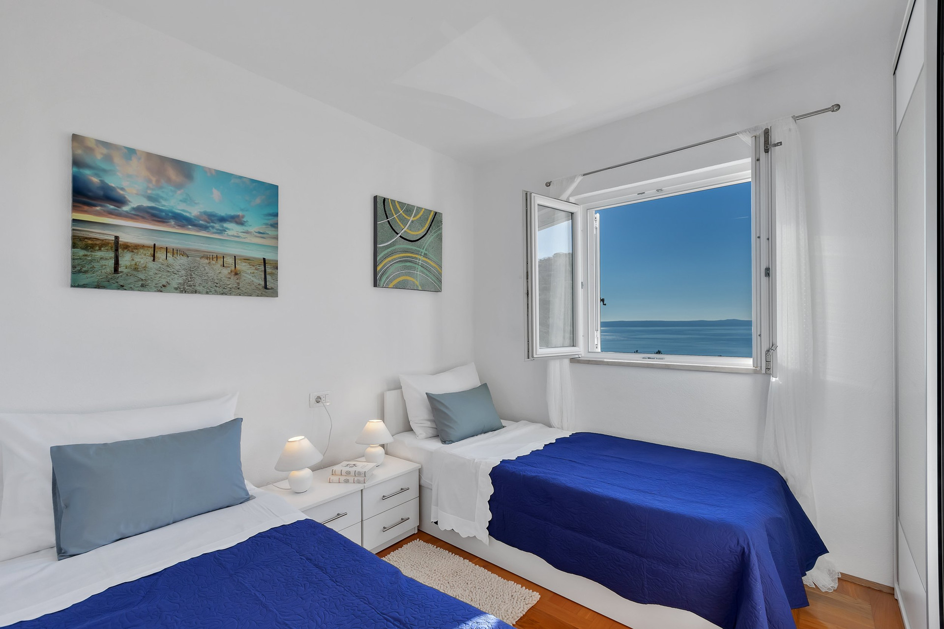 Twin bedroom with sea window