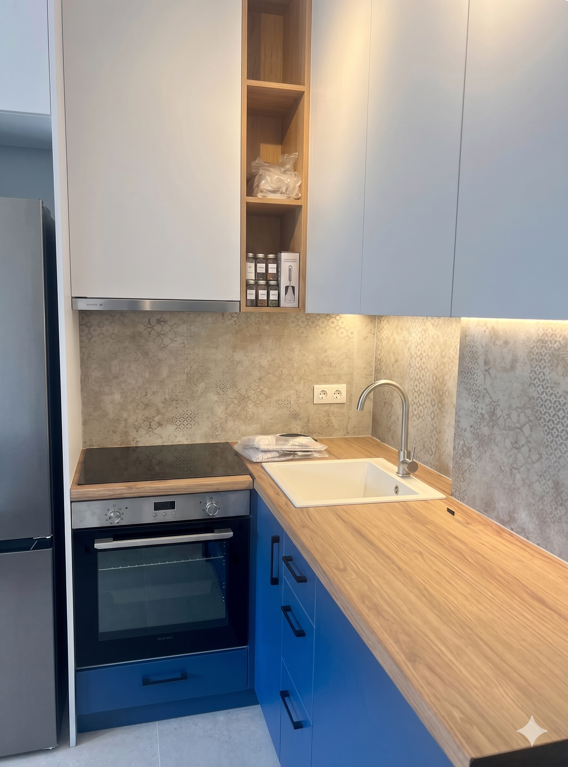 kitchen full eqipment