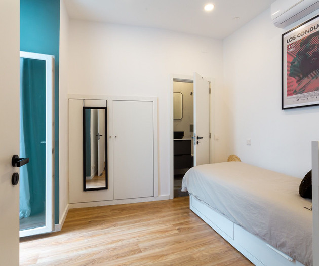 Stylish 2BR Flat in Alfama with Private Patio