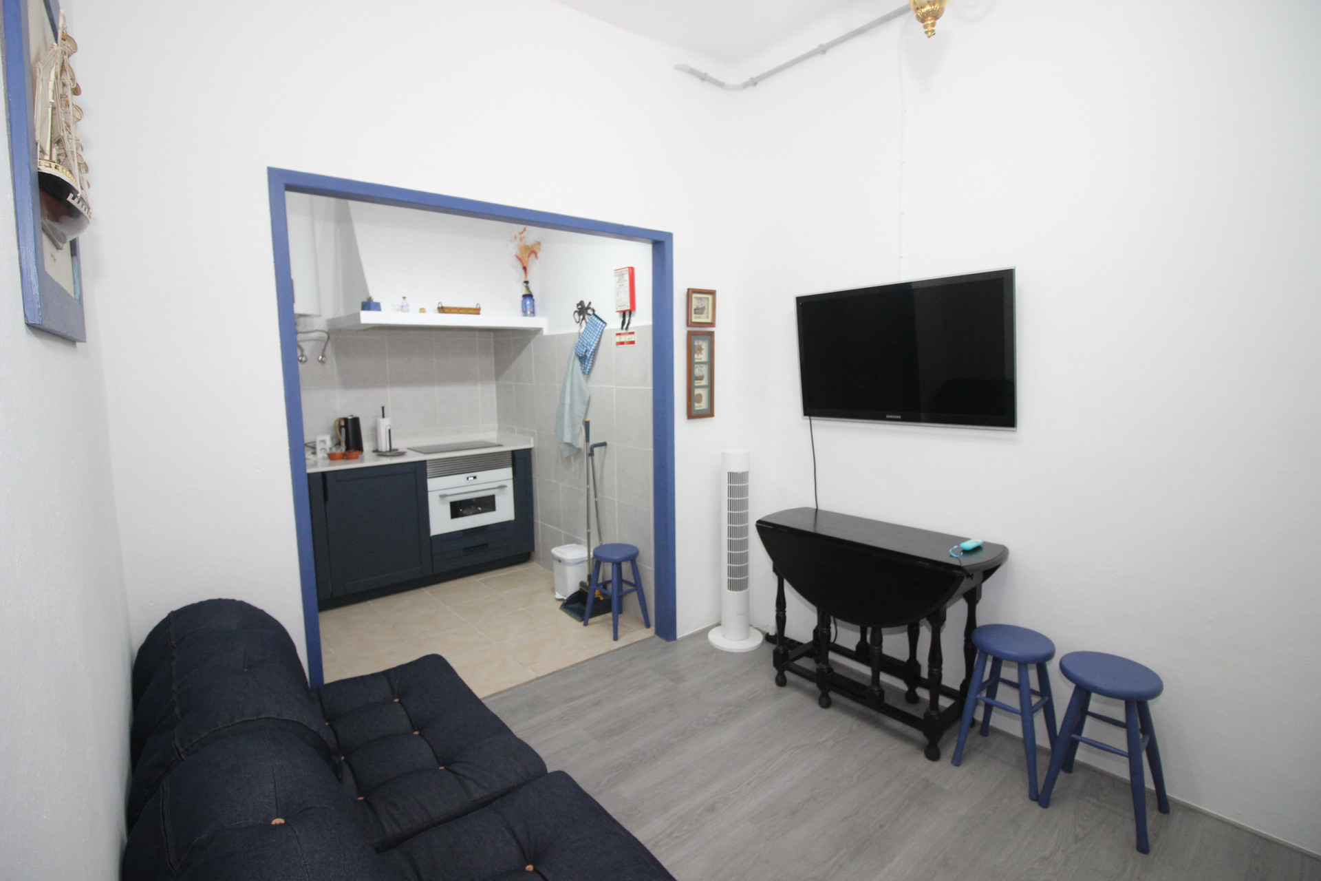 Living room with kitchenette and TV