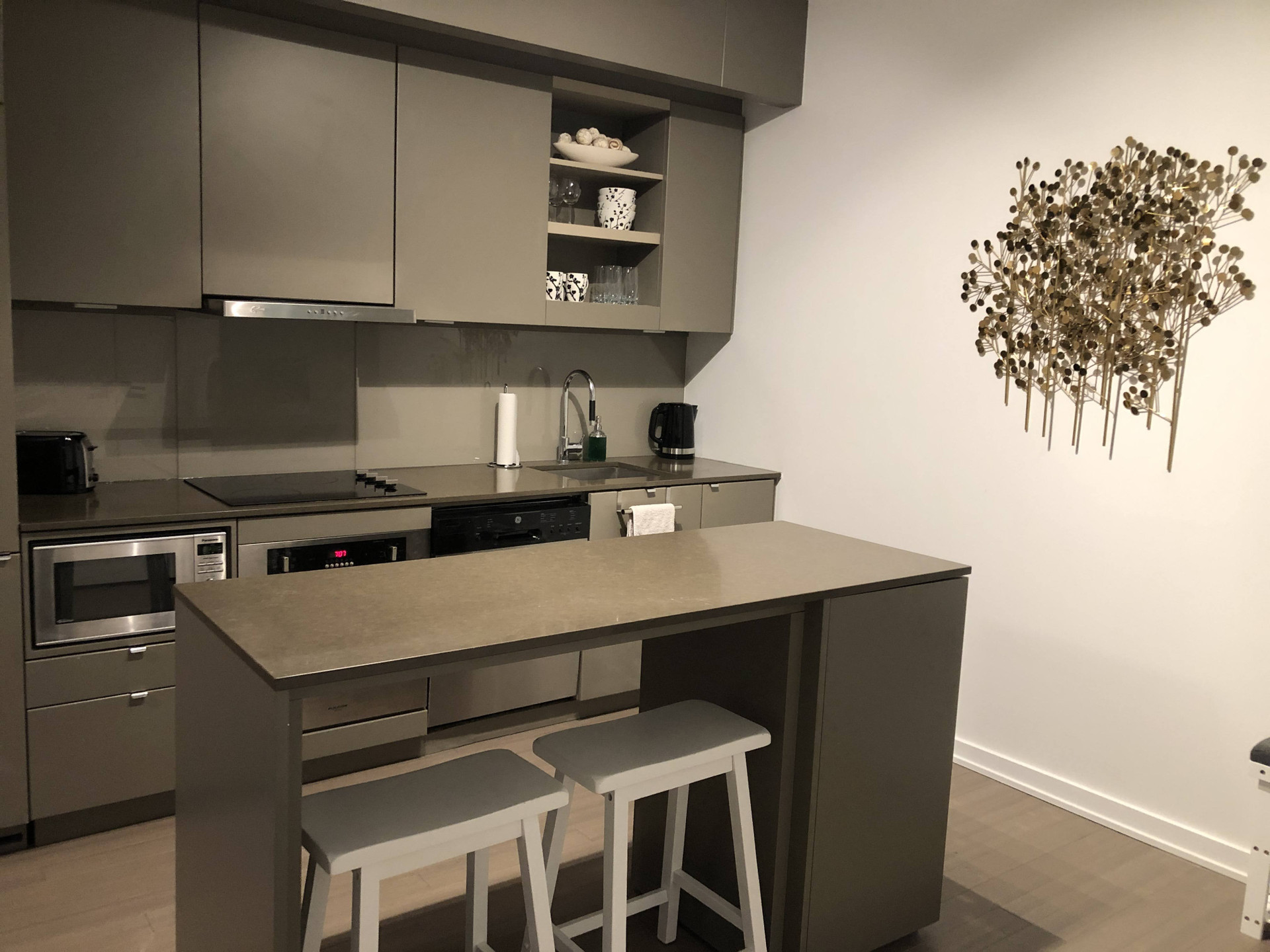Full Kitchen with essentials