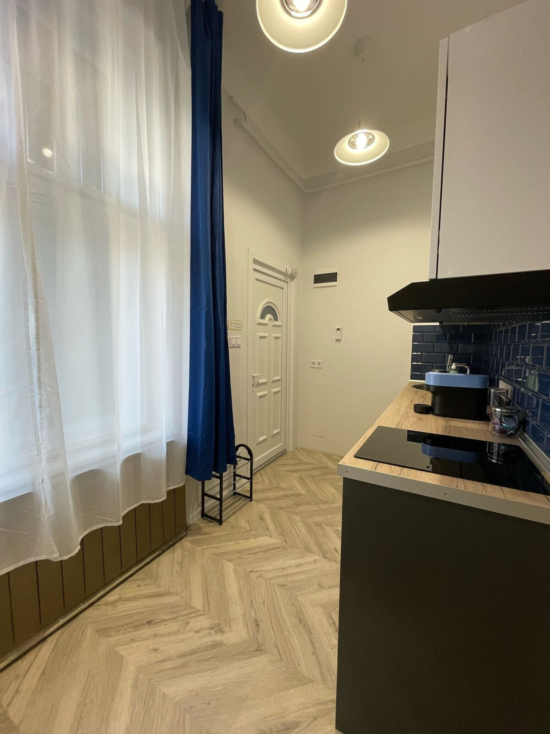 Full kitchen