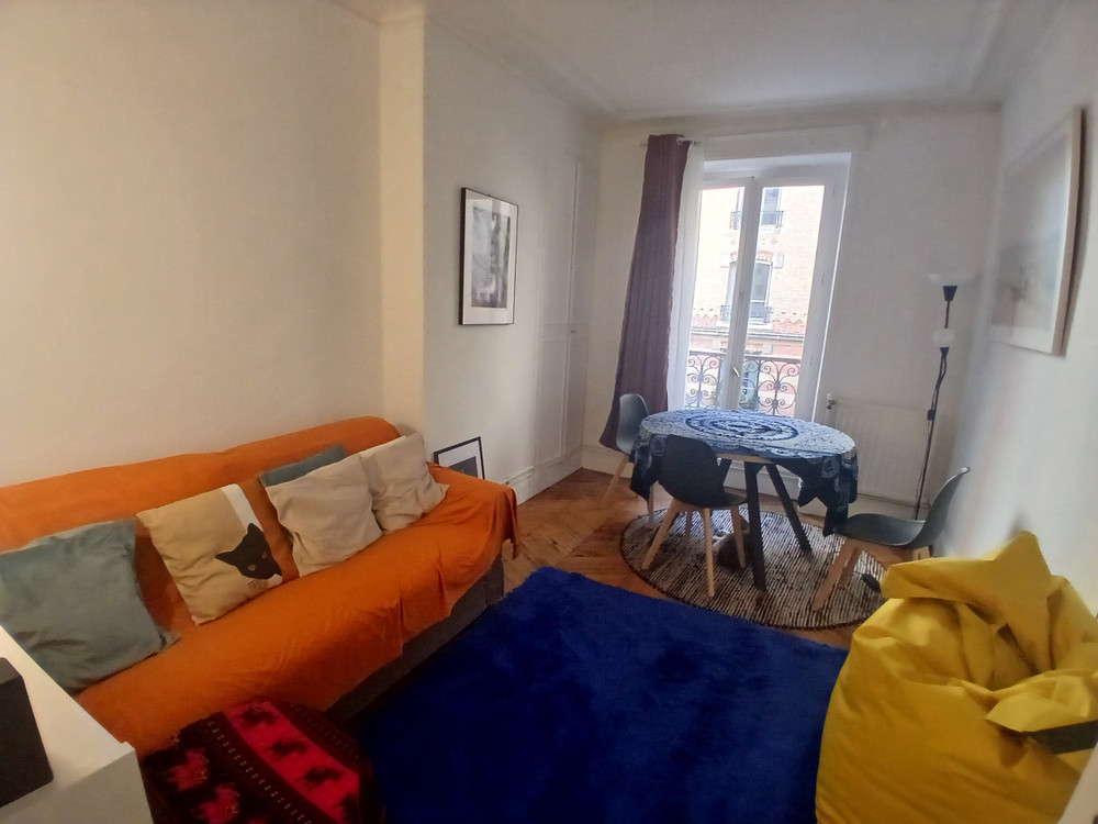 A comfortable three-room apartment with authentic preview