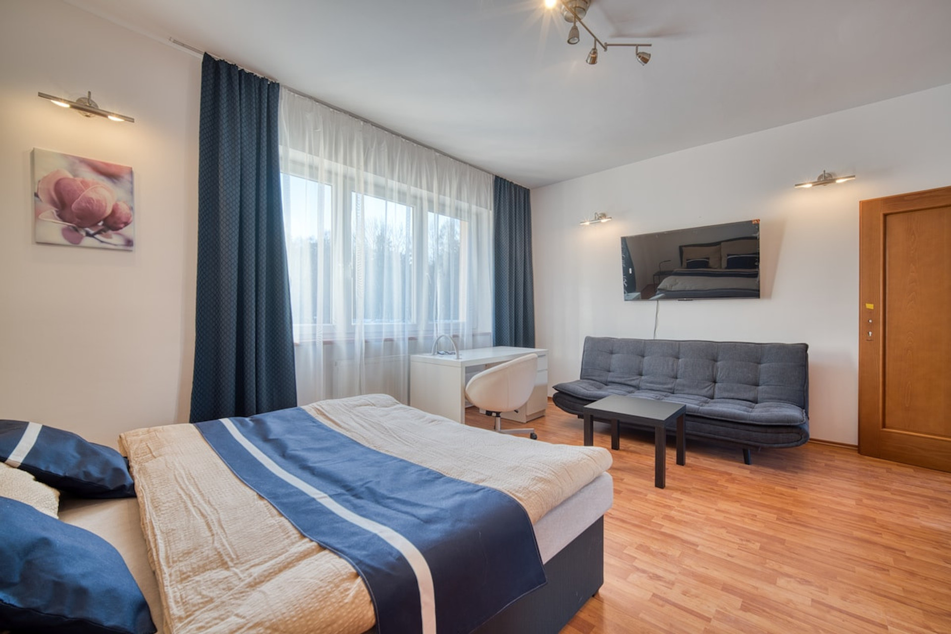 Bedroom 1 image 1