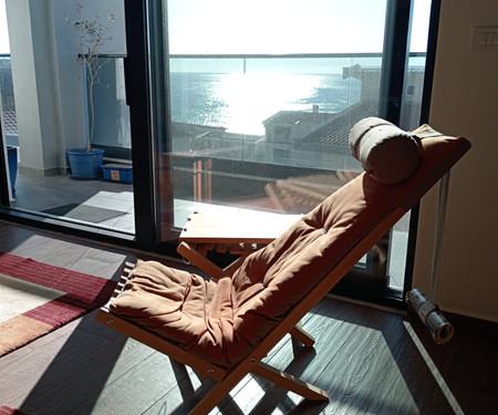 Apartment right by the sea with balcony